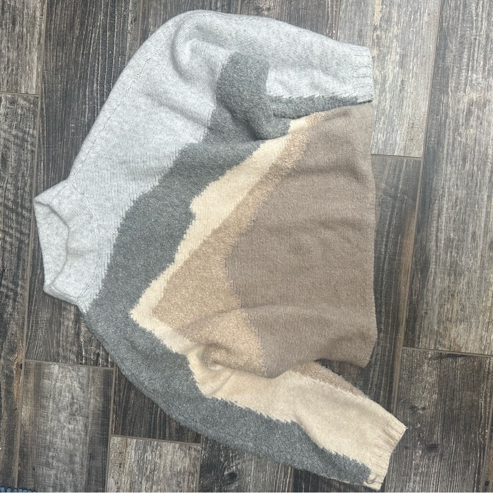 Abercrombie & Fitch Gray and Beige Women's Sweater